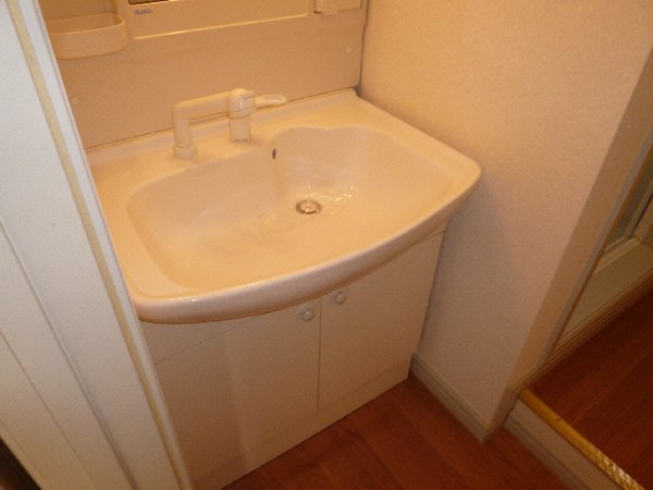 Other room space. Wash basin