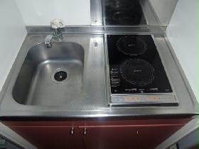 Kitchen. Electric stove