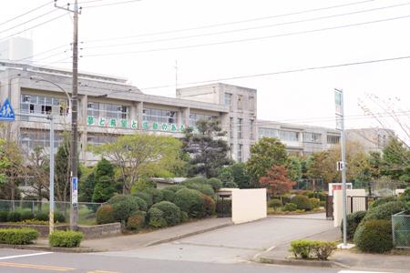 Junior high school. 789m to Narita Municipal Azuma junior high school