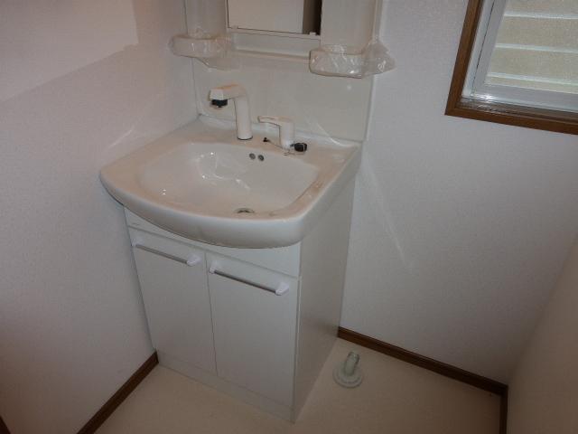 Wash basin, toilet. Local (10 May 2013) Shooting