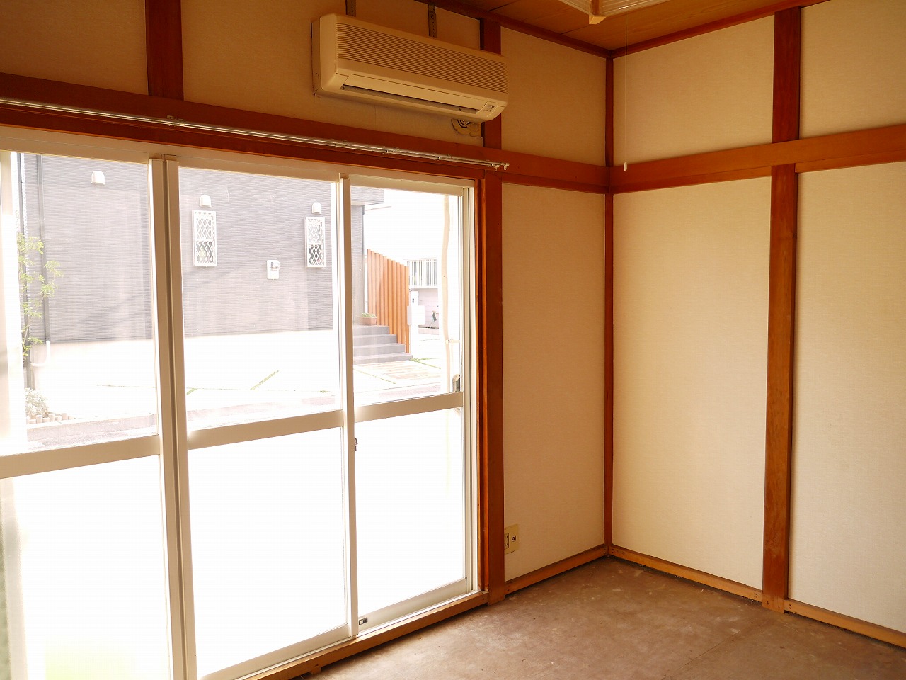 Other room space. It contains the tatami before occupancy.