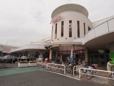 Supermarket. 860m to super (super), which is in the Aeon Mall Narita