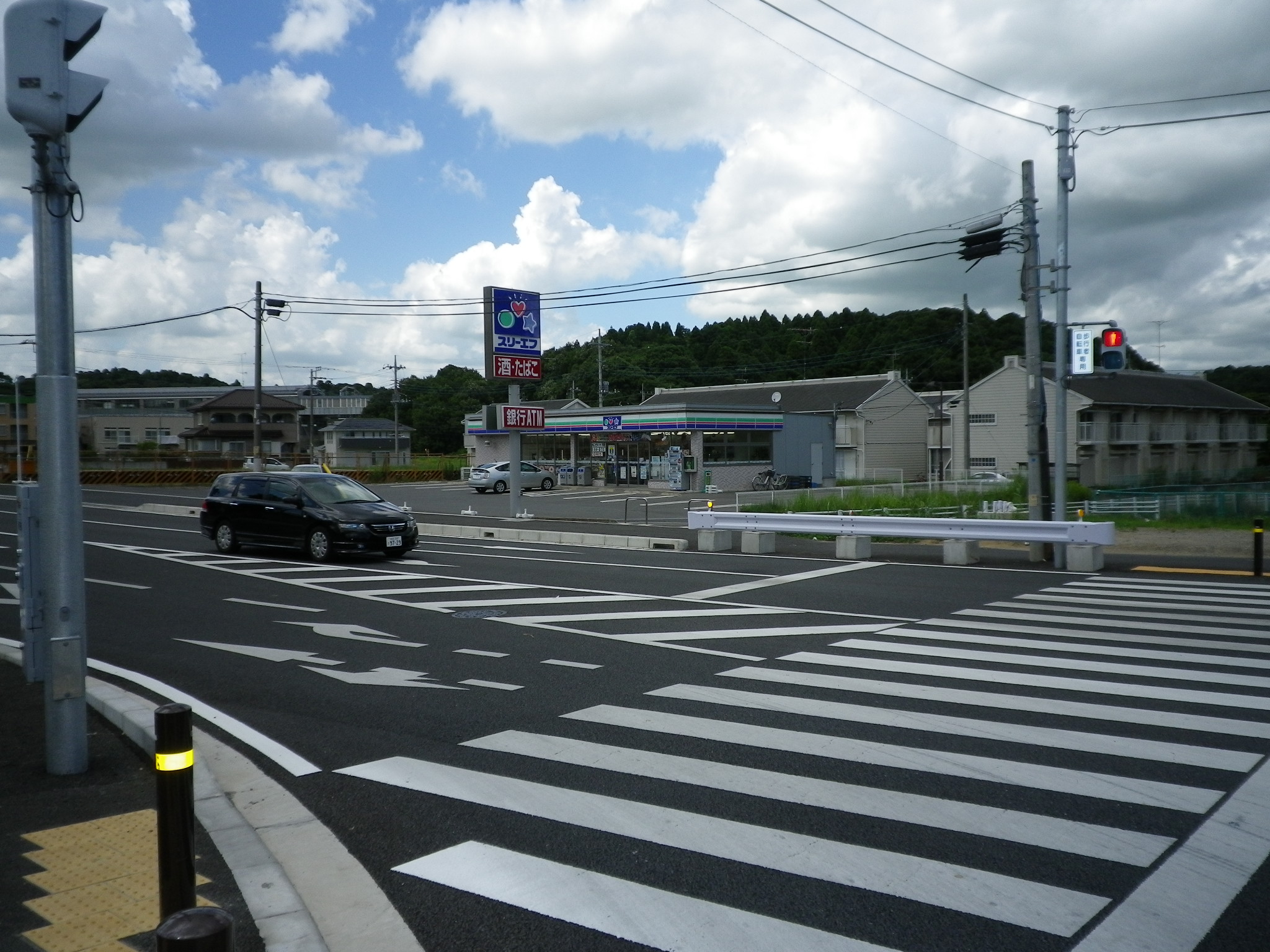 Convenience store. Three F 152m to Narita New Town Kitamise (convenience store)