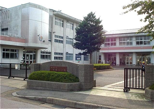Primary school. 739m to Narita Municipal Honjo elementary school