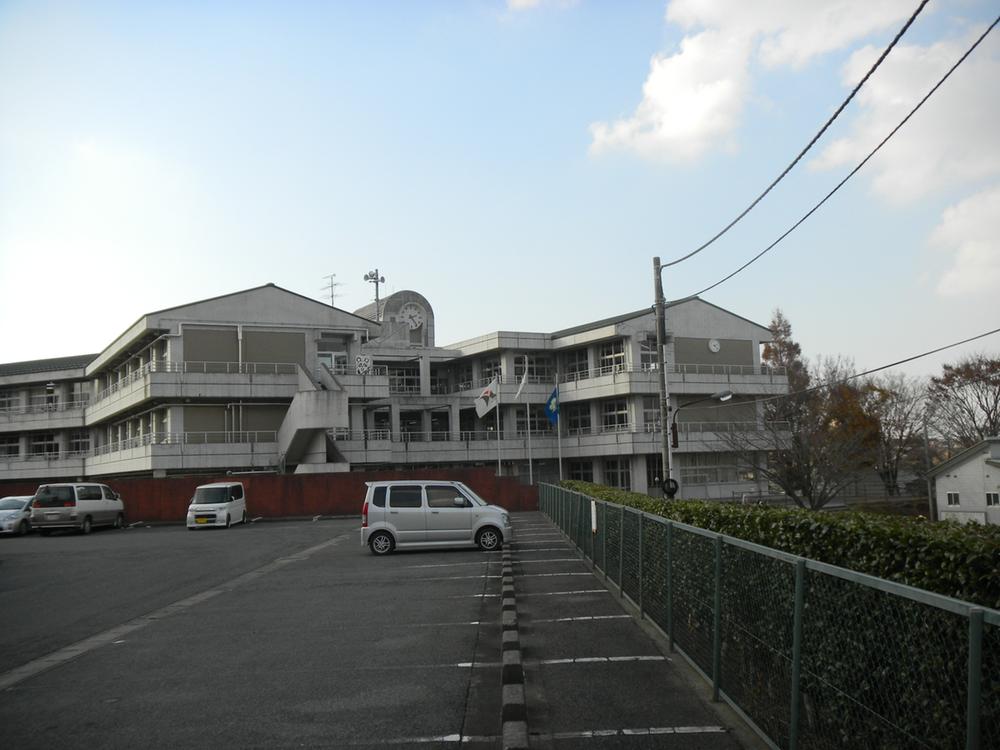 Primary school. Heisei 700m up to elementary school