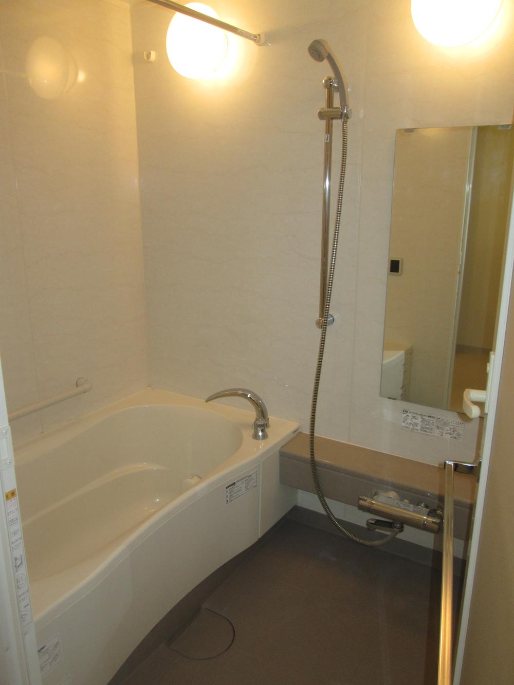Bathroom. Guests will enjoy the natural hot spring in 24 hours your home. Bathroom with heating dryer.