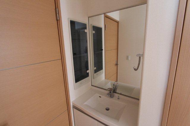 Wash basin, toilet