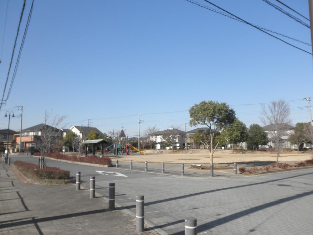 Local photos, including front road. Adjacent Mizuki chome park. Is a city of peace of mind is tranquil. Local (January 2014) Shooting