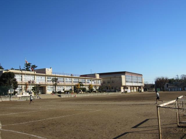Junior high school. 2000m to Noda City first junior high school