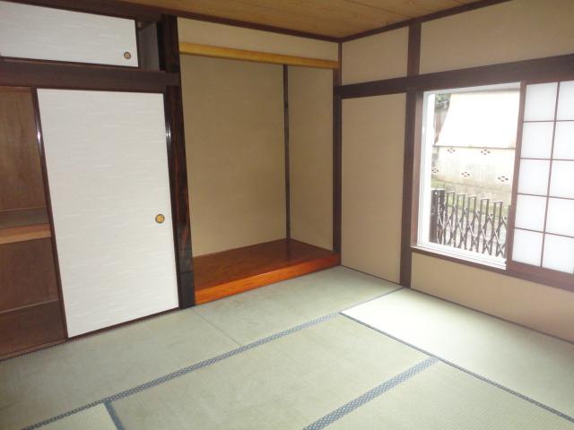 Non-living room.  ◆ There is also a splendid alcove in 8 quires Japanese-style room.