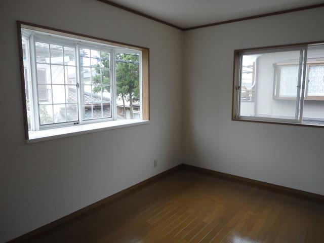 Non-living room.  ◆ There is also will put even small items bay window to the Western-style.