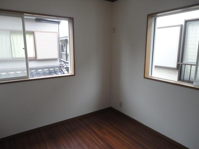 Non-living room.  ◆ All rooms have become bright two-plane daylight.