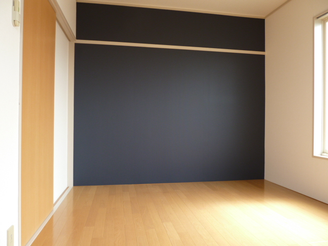 Living and room. The one side of the wall tried to design cross (image photo)