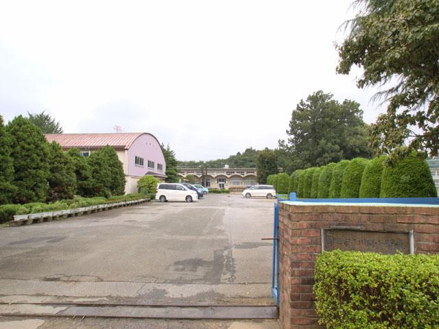 Primary school. 1200m until the elementary school between Tachikawa Noda