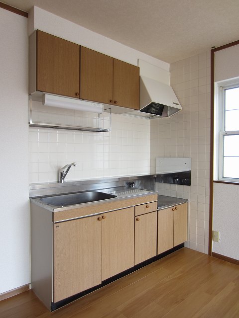 Kitchen. Gas stove 2 burners installed Allowed.