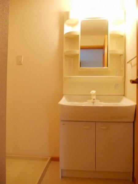 Washroom. Wash dressing room ・ There washbasin independent.