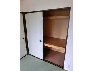 Other room space. Sleep in Japanese-style room of peace of mind. 
