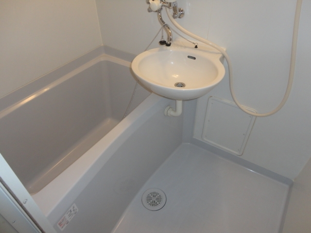 Bath. bus / Restroom
