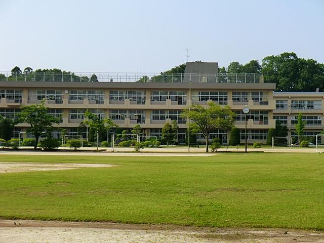 Primary school. 1400m to Noda City Shimizudai Elementary School