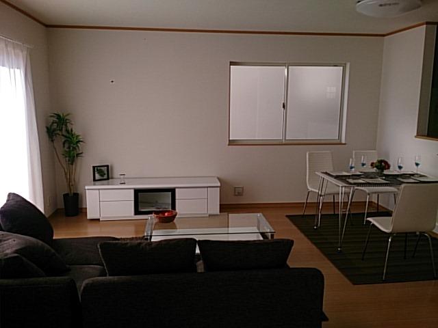 Same specifications photos (living)