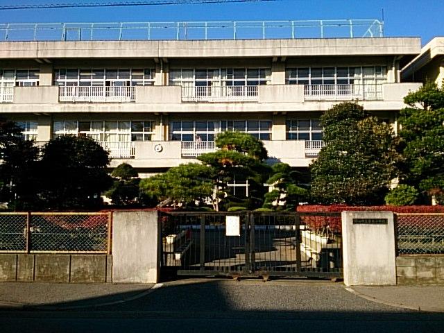 Primary school. 652m until Noda Tateiwa tree elementary school