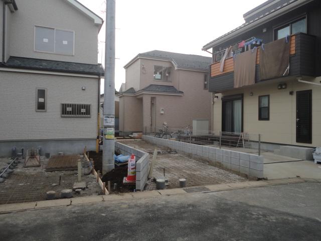 Local photos, including front road. 1 Building ◆ Hiroi site 44 square meters more than!