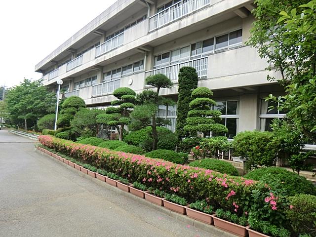 Primary school. Iwaki until elementary school 450m