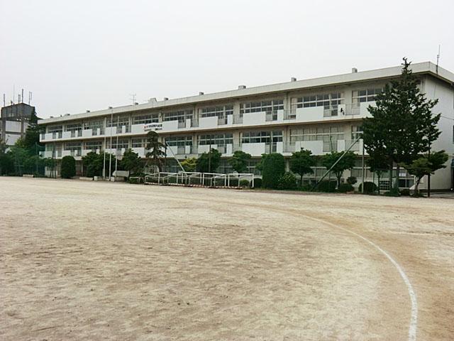 Junior high school. 1600m to Noda Tachikawa between junior high school