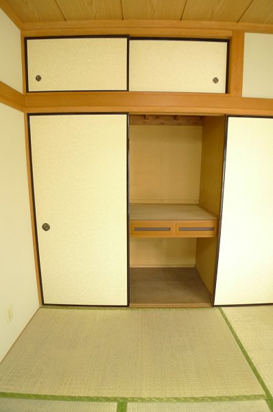 Receipt. Closet Japanese-style room It is with upper closet