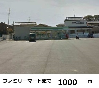 Convenience store. 1000m to Family Mart (convenience store)