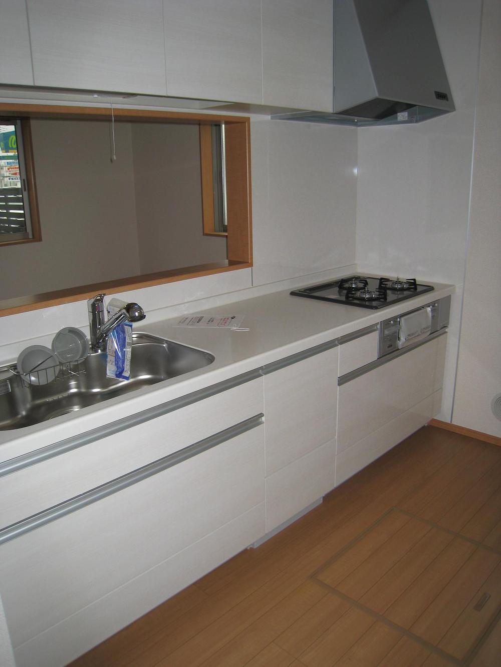 Same specifications photo (kitchen). Same specifications, There is color difference