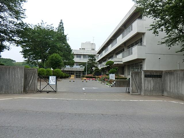 Primary school. 760m to Noda City Ozaki Elementary School