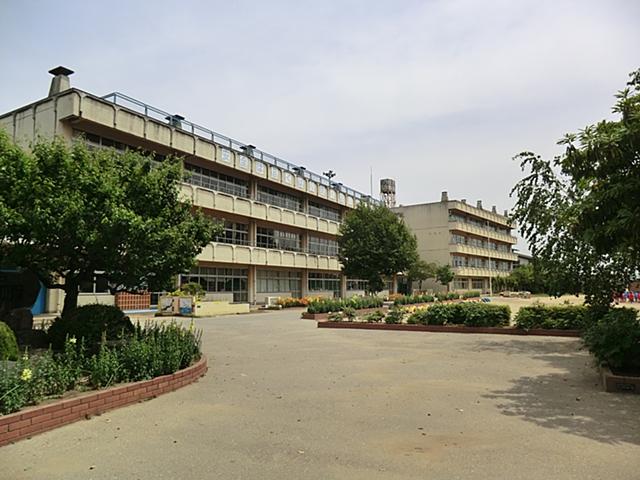 Primary school. 840m to Noda City Kimagase Elementary School