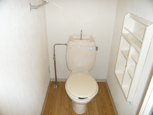 Toilet. 2010 205, Room shooting