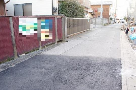 Local photos, including front road. Frontal road