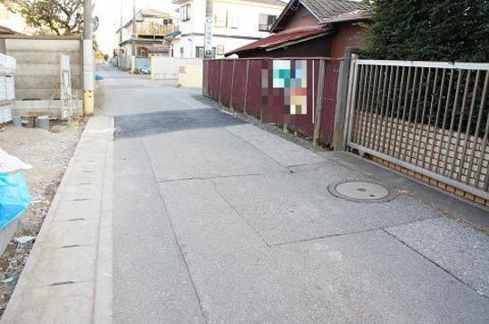 Local photos, including front road. Frontal road