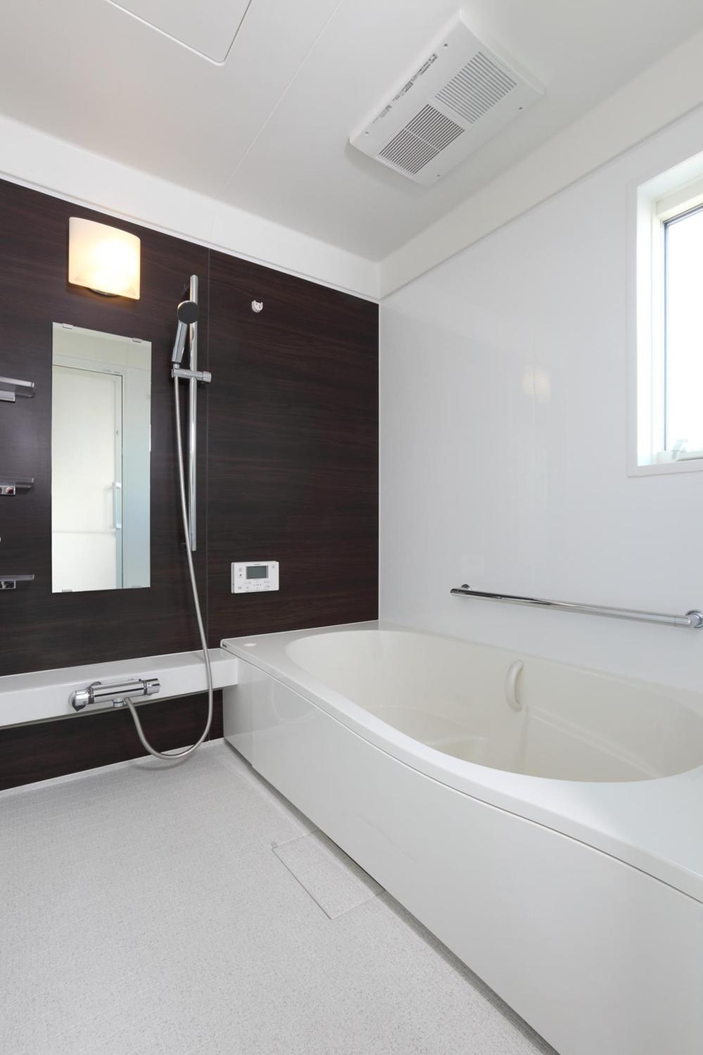 Bathroom.  ■ PanaHome bathroom Heating ・ Cool breeze ・ Drying ・ Equipped with ventilation year-round comfortable bathing Hot water is cold difficult economical vacuum insulation bathtub