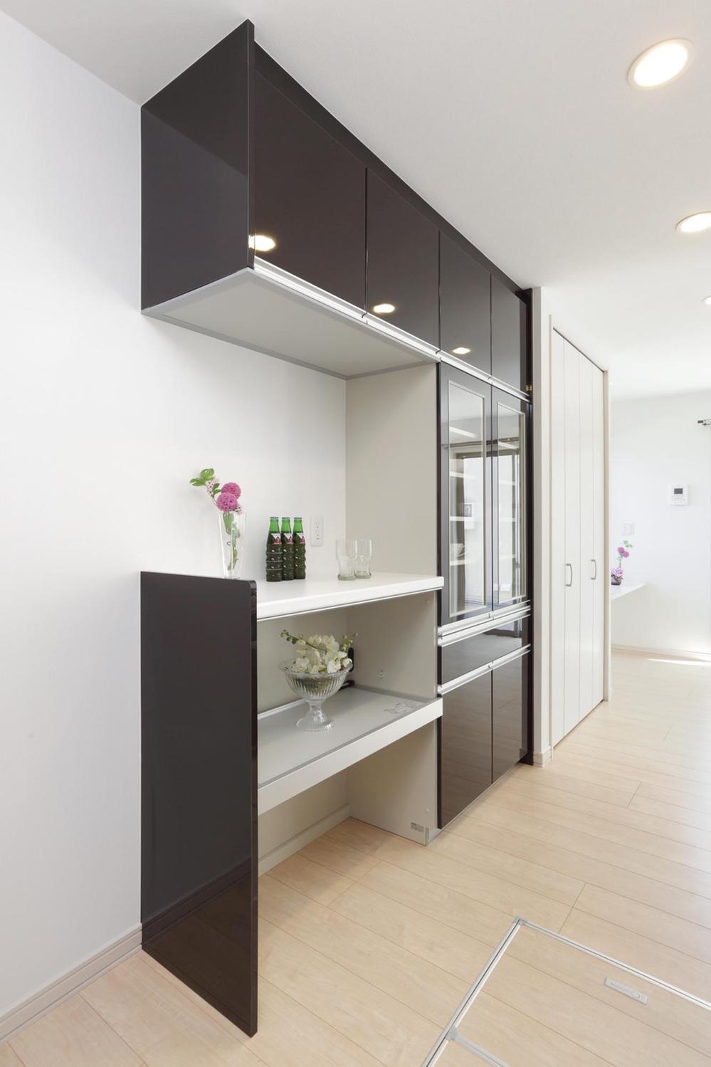 Other Equipment. Installation cupboard of not only the amount of storage ensure, It is safe if there is a seismic stopper at the time of the earthquake