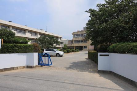 Junior high school. 140m to Noda City Southern Junior High School