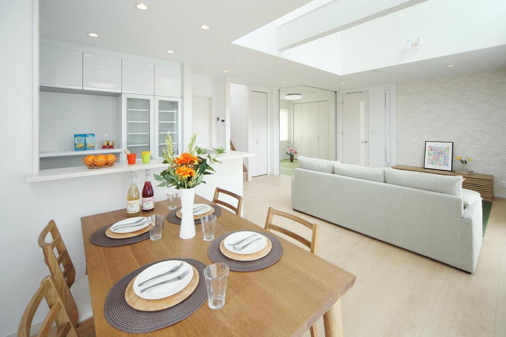 Living.  ■ Panasonic G seems to planning that takes into account the TV placement