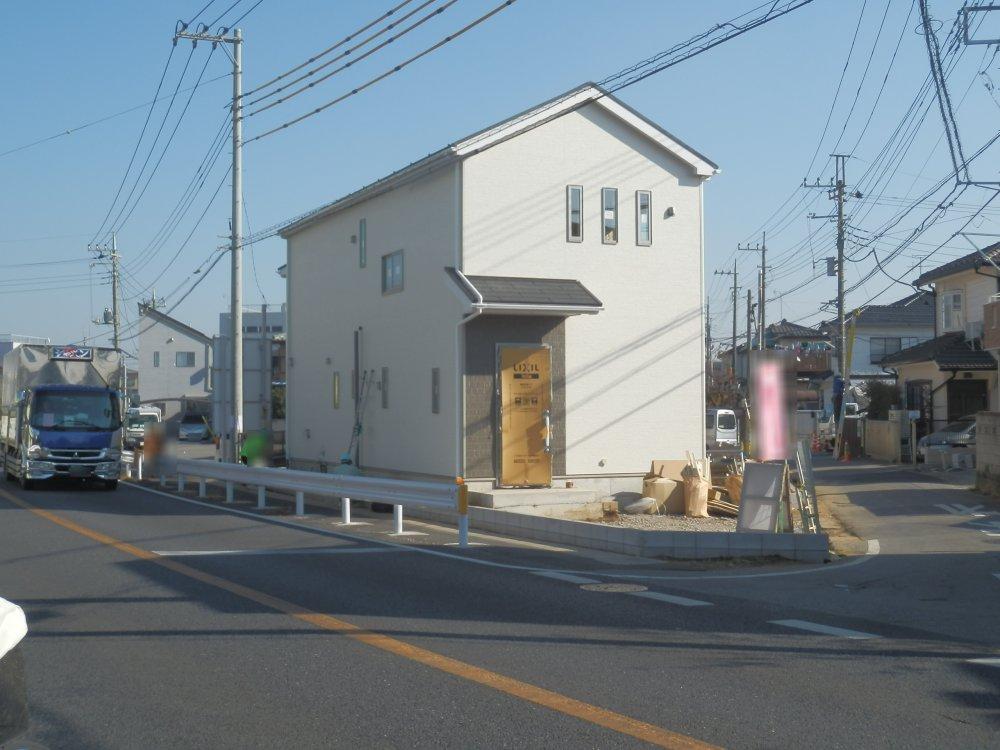 Local photos, including front road. Local (12 May 2013) Shooting