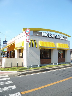 restaurant. 1418m to McDonald's (restaurant)