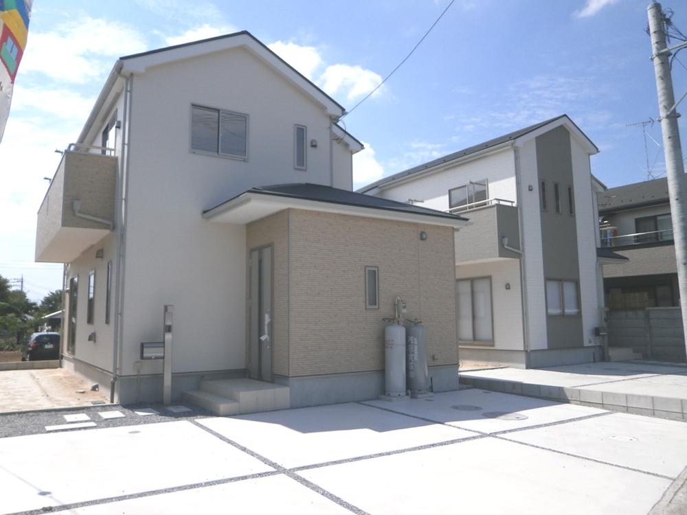 Local appearance photo. Local (09 May 2013) Shooting