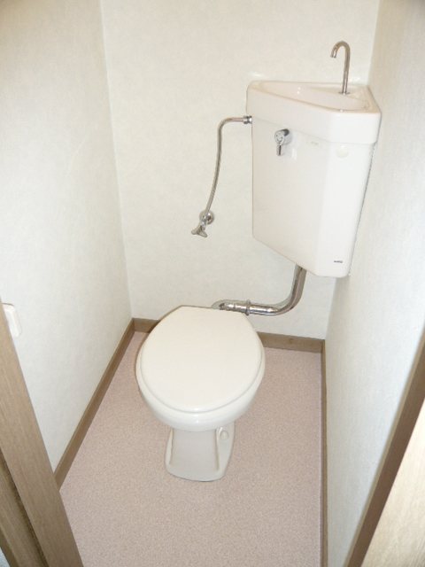 Toilet. 2010 Room 101 shooting