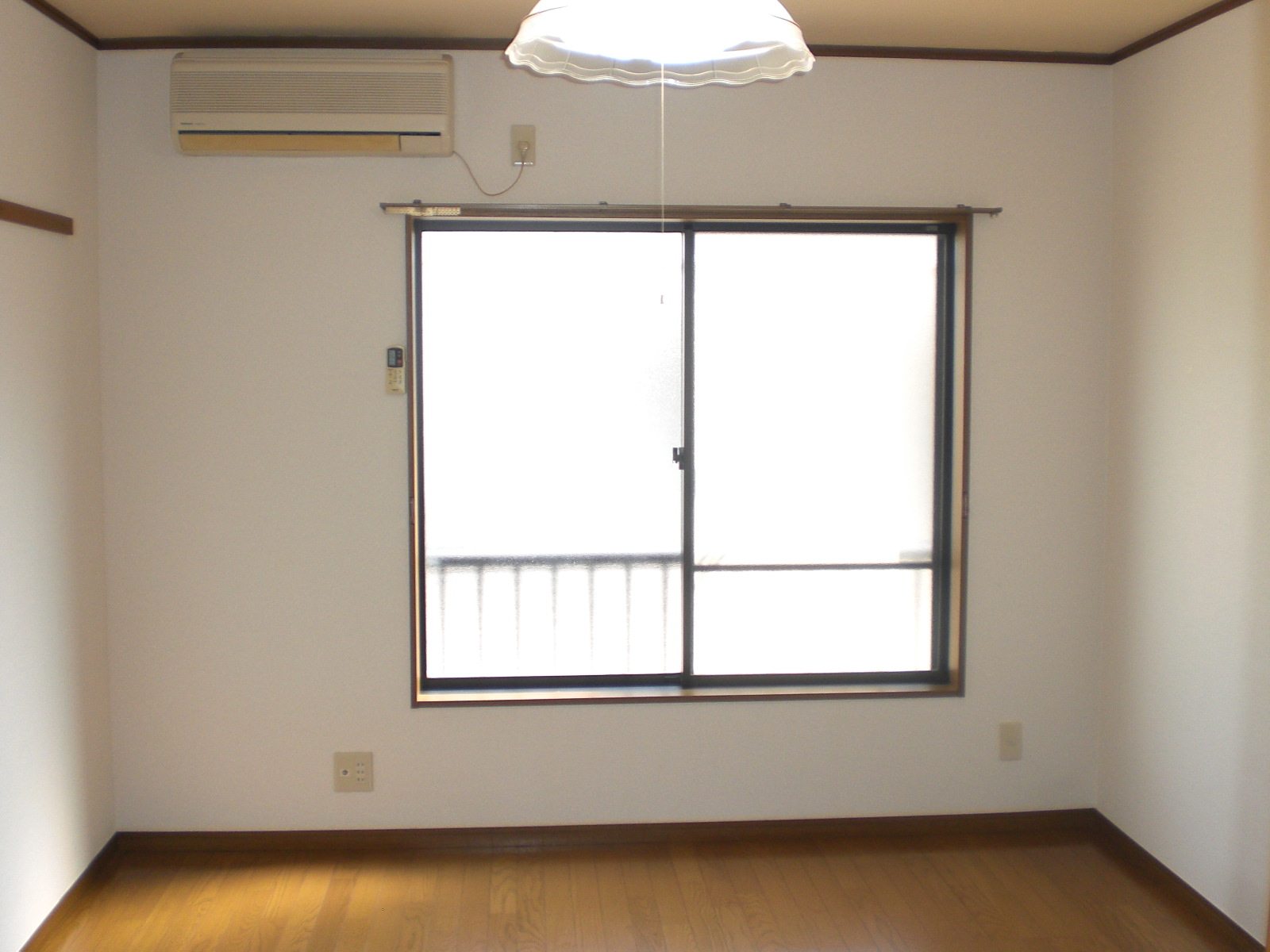 Living and room. Flooring 7 Pledge