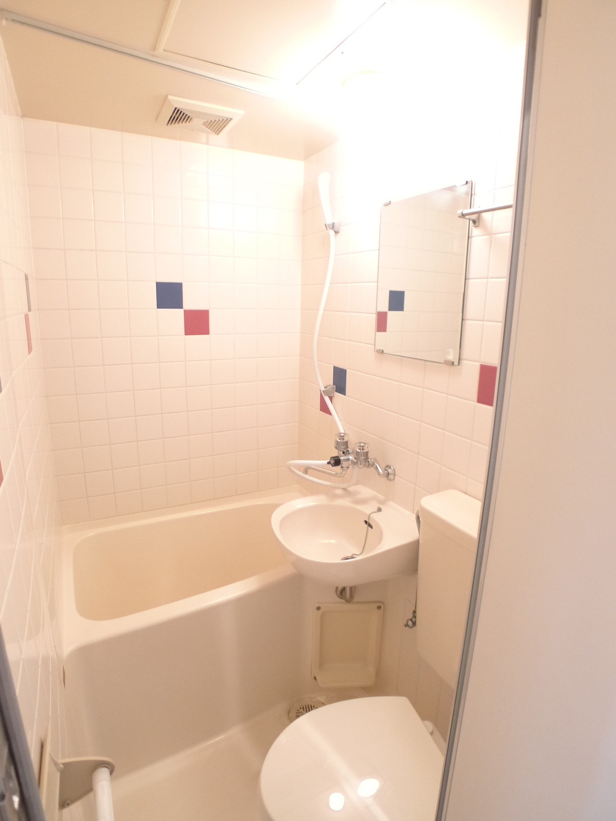 Bath. 2013 202, Room shooting
