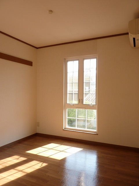 Other room space. Western-style 4.5 Pledge.