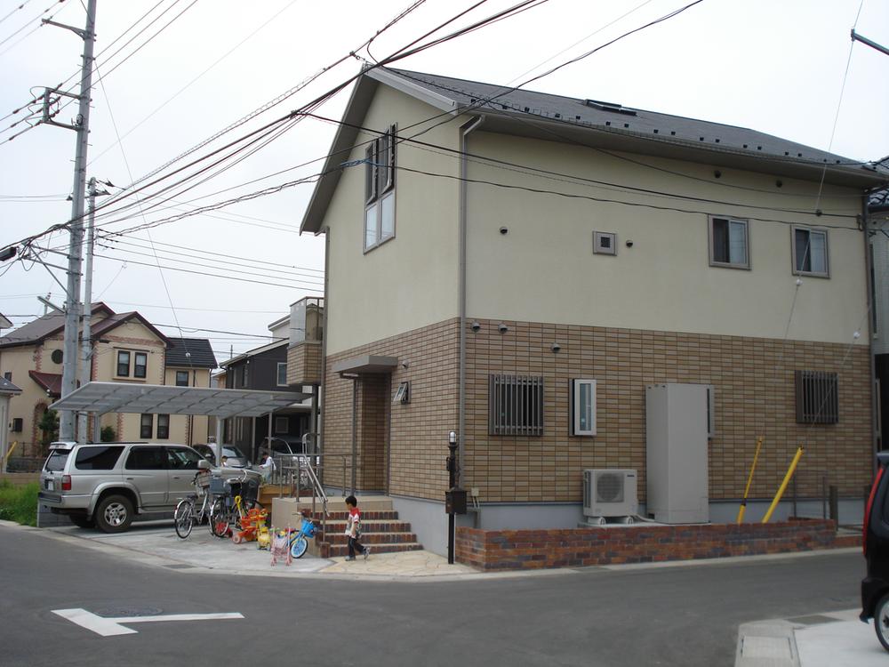 Local photos, including front road. November 2008
