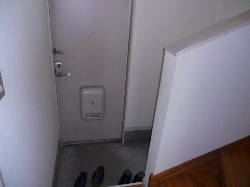 Entrance. Of course Tsu also have a shoe box!