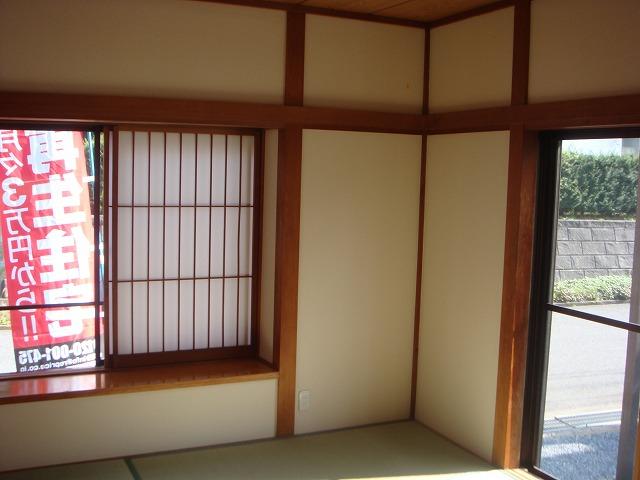 Non-living room. I entered the front door of Japanese-style room immediately, It will also come in handy at the time of a sudden customers.